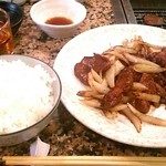 Sumibiyaki Steak Aoki - 焼肉定食(ﾊﾗﾐ) 1800円。