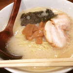 Isshi Zen Hon Kawagoe Ten - 懐かしい〜。昔よく食べたなぁ…。豚骨ラーメンでこの麺の太さは珍しいのかも！