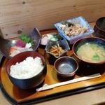 旬菜和食　おか田 - ランチの「日替り定食 (850円)」