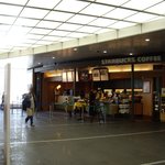 Starbucks Coffee Harumi Toriton Sukuea Ten - スタバ晴海トリトンスクエア店：ショボい外観