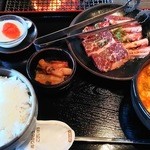 炭火焼肉 七輪房 - 七輪房スペシャルランチ(880円・税別)