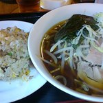 味仙 - ★醤油ラーメン＋半チャーハンセット　800円