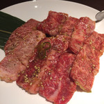 Yakiniku Housen Matsumoto Ten - カルビ(100g,黒毛和牛のあばら肉)(¥1,080)