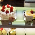 Sucre Et Fromage - この苺のデコレーションをカットして売ってくれないかな～（笑）