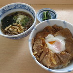 Fudoji Parking Area (Nobori) Snack Corner - 能登のおいしい水で育った石川県産のブランド豚「能登豚」のうまさが口の中に広がる人気のしょうが焼き丼」。もちもちとした肉質・甘みのある味わいを備えた『能登豚』の生姜焼き丼定食をぜび御賞味あれ！