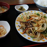 食堂 満八 - 野菜ちゃんぷる定食（逆から写真を撮ってしまいました）