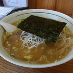 Menya Ichiri - 白髪ネギと焼き海苔がのった特製しょうゆラーメン（６５０円）