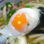 黙雷亭 - 「うどん・稲荷定食」温泉卵