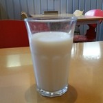 Milk no Atorie - セットの牛乳です。