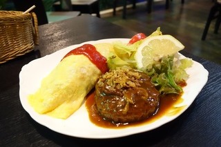 Cafe Restaurant Sanikan - 2015年7月　オムライスとハンバーグ【980円】