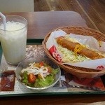 Mos Burger Fukuchiyama Higashino Park Ten - ナンチキンカレー ￥￥３４０ ＋ サラダセット￥３７０　　　計７１０　（単品より￥１４０お得）
                      