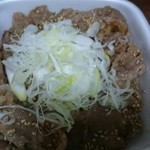 吉野家 - 牛カルビ丼税込み680円。