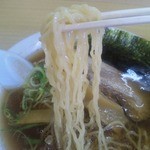 Ramen Fukusuke - ラーメンリフト～、麺は中細のナチュラルウエーブで腰がしっかりしております