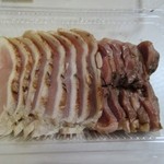 秘伝の味　からあげ屋 - 親鳥のタタキ３１０円、持ち帰りだったんでちょっと不安でしたがお店の方がちゃんと保冷材を入れてくれました。

