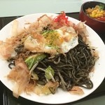 Itoigawa Kanko Bussan Center - 糸魚川駅の食堂で、ブラック焼きそば！糸魚川のブラックもうまいぞ(*^_^*)