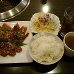 Kalbi Bokujou Tsubame Sanjo Ten - 柔らか３種ランチ