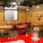 東印度カレー商会 - 広々とした店内（貸切可）