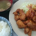 Oaji Shokudo - ミックスフライ定食(税込み780円)
                      エビ、白身魚、コロッケ、鶏モモ唐揚げが盛り合わせとなる。