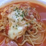 Povero Ricco - モッツァレラチーズとトマトのパスタ
                      
                      トマトベースのスープが薄く、モッツァレラチーズとうまくからまない感じ。