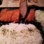 Tonkatsu Shinjuku Saboten Nyutani Ryusenguchi Ten - ２２層のロース重ねカツ　ミルフィーユ断面