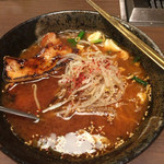 Yakiniku Moranbon Hon Ten - モランボンの味噌ラーメン！意外とあっさり、冷麺の麺を使っていて不思議な感じ。味は美味い！肉は豚カルビを炙って入っている。焼肉屋でしか味わえないラーメン！〆のラーメンを是非頼んでみてください^ ^