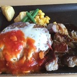 ジョイフル - サイコロステーキとチーズハンバーグのランチ、590円。
            安過ぎて怖い。
            そして、決して不味く無いところが更に怖い。
            どんな秘密が隠れているのだろう。