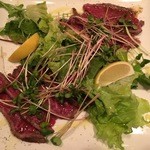 Foyer - 牛タタキのサラダ仕立て！
柔らかく食べやすい肉質で美味しく頂きました