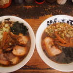 Menya Haiton - 【左】チャーシュー麺830円 + 特大150円  【右】しょうゆとんこつ630円