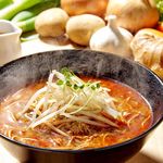 元祖トマトラーメンと辛めんと元祖トマトもつ鍋 三味 - 