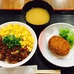 しゃも料理 軍鶏伝 - 軍鶏とジローのそぼろ丼セット