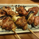 Ganso Yakitori Kushi Hatchin Ryogoku Ten - とんみそ串３本