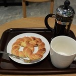 スターバックスコーヒー - デニッシュプレッツェルブラウンシュガー＆コロンビアのプレス