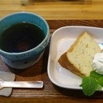 Cafe & Zakka niko Minami Awajishi Honten - 2014年12月。バナナケーキ＆紅茶