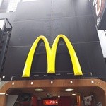 McDonald's Shinjuku Nishiguchi Ten - ロゴマーク