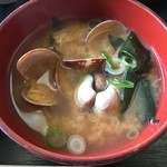 大勢 - お味噌汁は目の前の浜で取れた浅利でしょうね！とても良い出汁が出ています