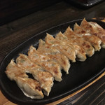 Gyoza Shuka Tomoru - 黒豚餃子