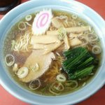 Daikichi - ラーメン＋半カレーセット　￥７５０のラーメン