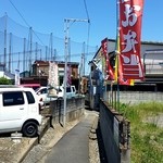 安田商店 - 通りのすぐ裏にはもっと幟が…