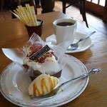 Arpege Ito Honten - 本日のきまぐれケーキとホットコーヒー