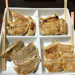 Gyoza Marche - ご当地食べ比べ 1100円