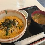 こかぶ食堂 - 親子丼（味噌汁付で680円）