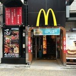 McDonald's Shinjuku Nishiguchi Ten - 入口