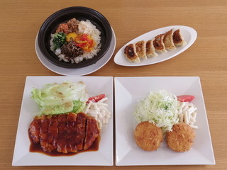 Ｂｉｆ　小暮 - 定番の洋食をはじめビビンバ丼やうどん、餃子なども