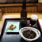 居酒屋 あひる - もずく酢と若鶏平焼をドライ・ブラックで