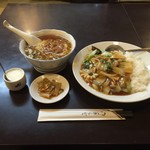 Chinese Shanghai Ikka - ランチ　中華丼 半そばセット￥800（2016）