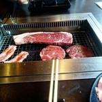 焼肉 宝島 - 宝島カルビとタン塩と秘伝カルビ。