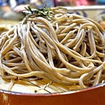 Senbon Soba - うどんは時間がかかるため断念
                      肉蓋そばは売り切れ
                      むぅ…。
                      ざる大とスルメの天ぷらそばでどうだ！