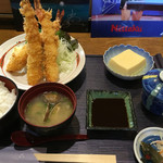 いっしきお食事処 - 海老フライ定食  中  1300円位？(休日昼価格)