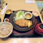 Ootoya Oyama Yuen Havuesutowoku Ten - 四元豚のロースカツ定食。