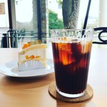 パティスリー ル・プティブルー - ドリンク写真:ケーキにお飲み物がついたケーキセット。750円＋税。